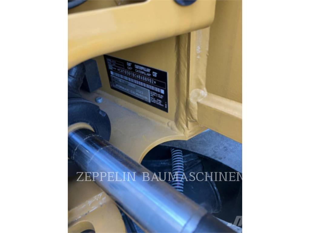 CAT 301.8-05A حفارات زحافة