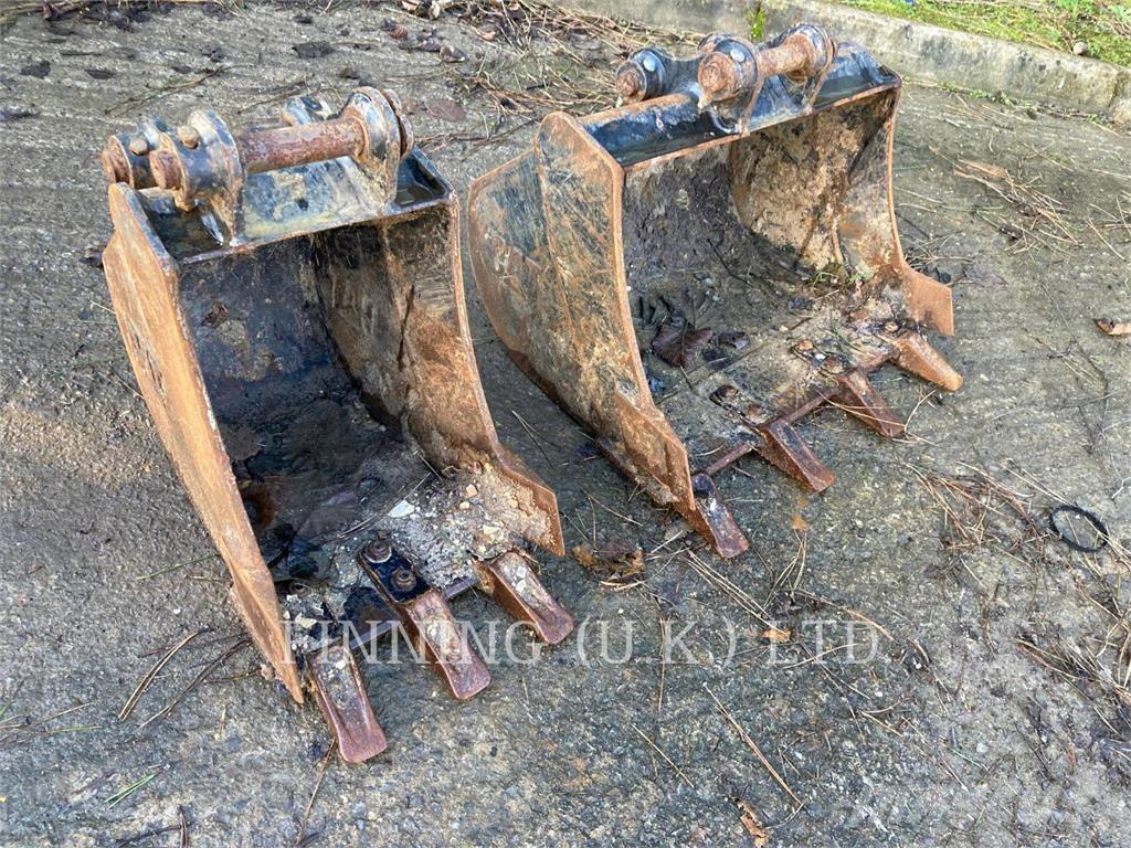 CAT 301.8-05A حفارات زحافة