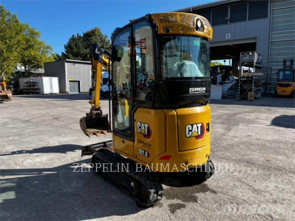 CAT 301.8-05A حفارات زحافة