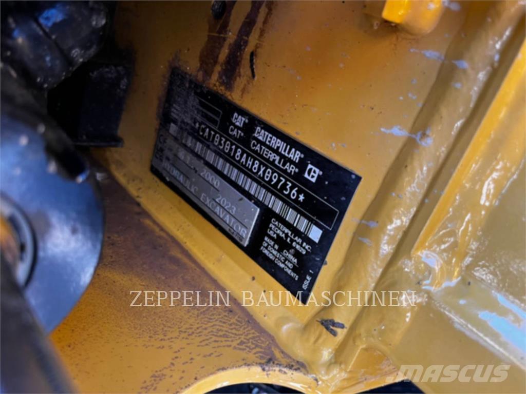 CAT 301.8-05A حفارات زحافة
