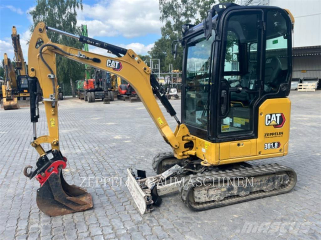 CAT 301.8-05A حفارات زحافة