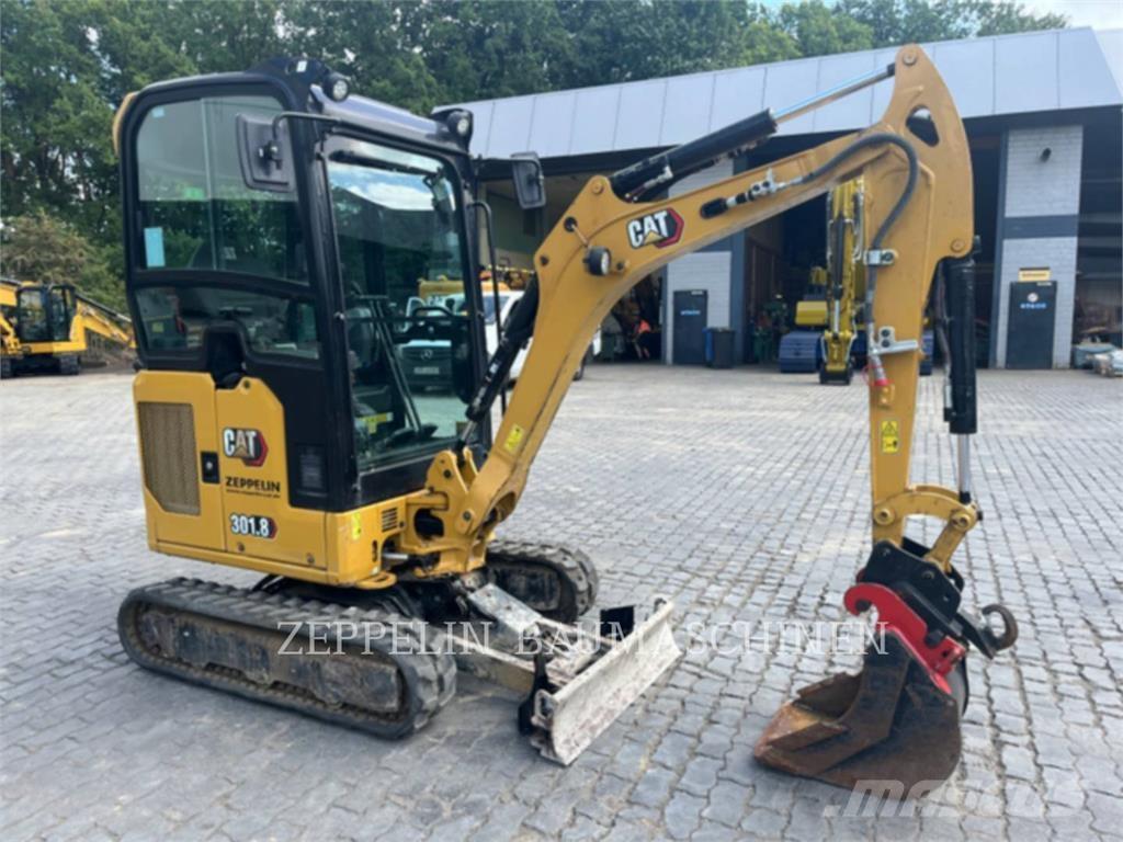 CAT 301.8-05A حفارات زحافة