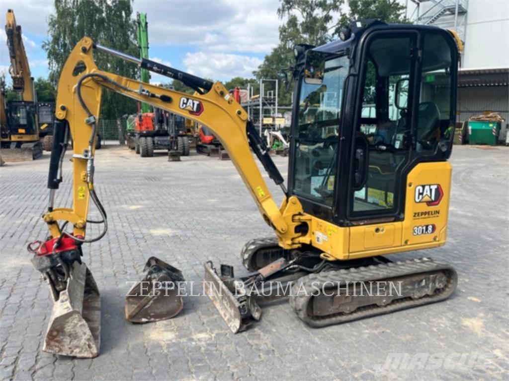 CAT 301.8-05A حفارات زحافة