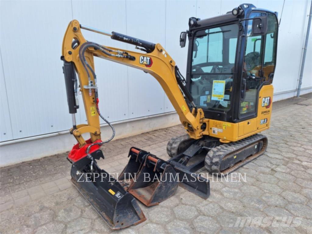 CAT 301.8-05A حفارات زحافة