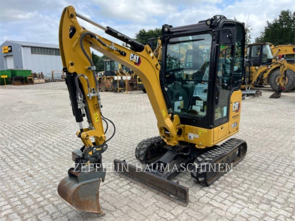 CAT 301.8-05A حفارات زحافة
