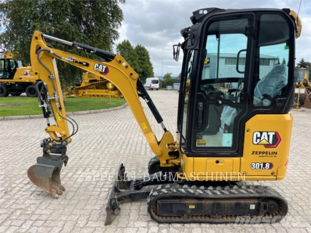 CAT 301.8-05A حفارات زحافة