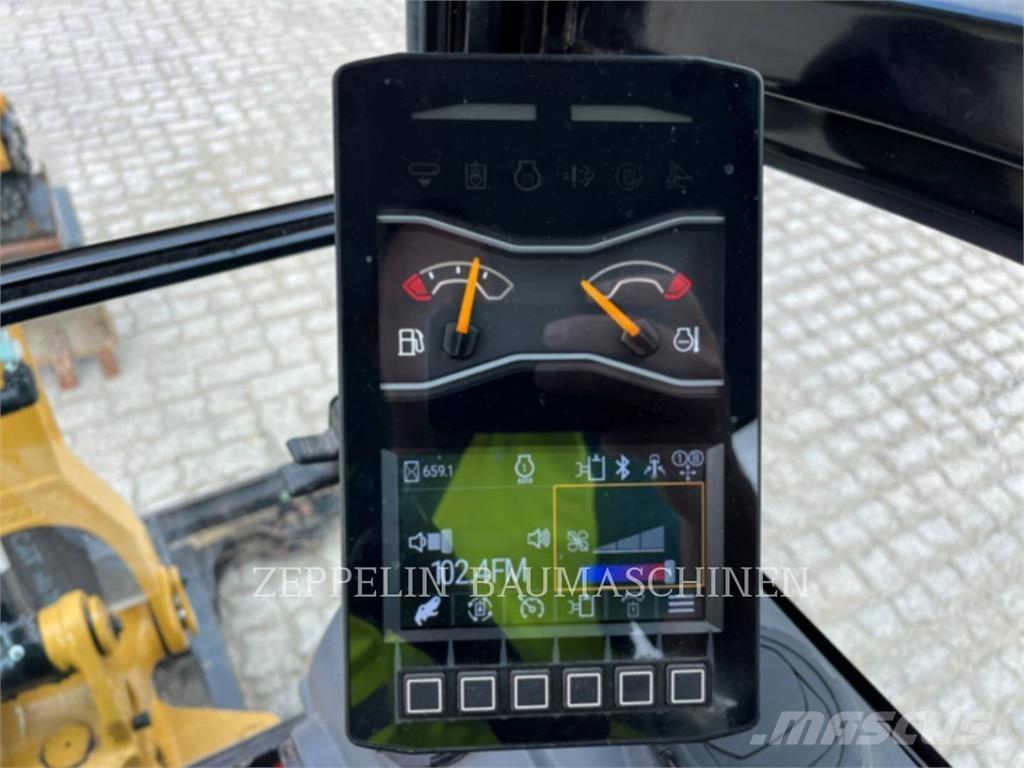 CAT 301.8-05A حفارات زحافة