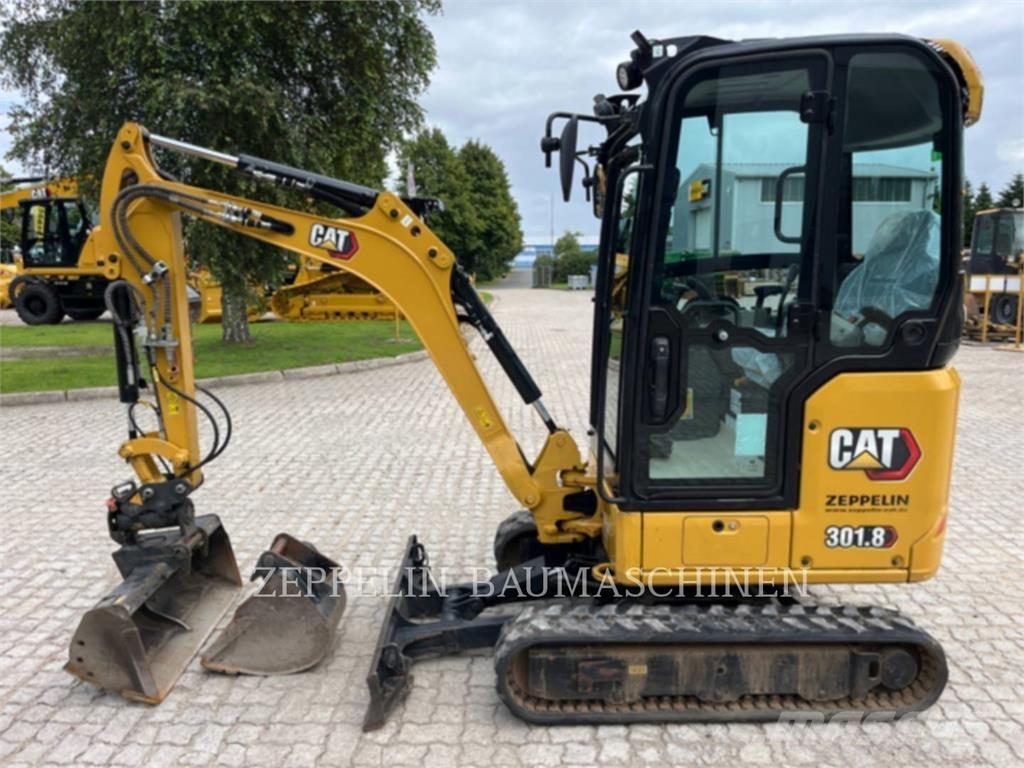 CAT 301.8-05A حفارات زحافة
