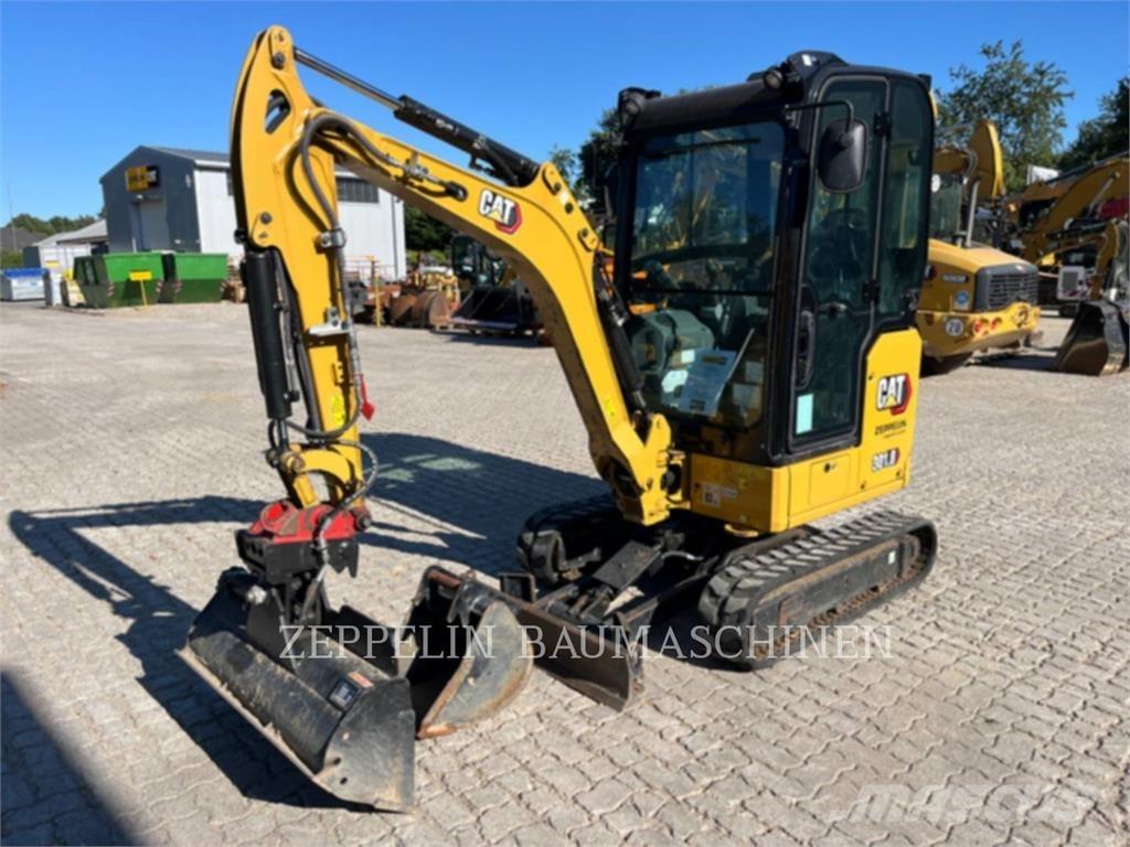 CAT 301.8-05A حفارات زحافة