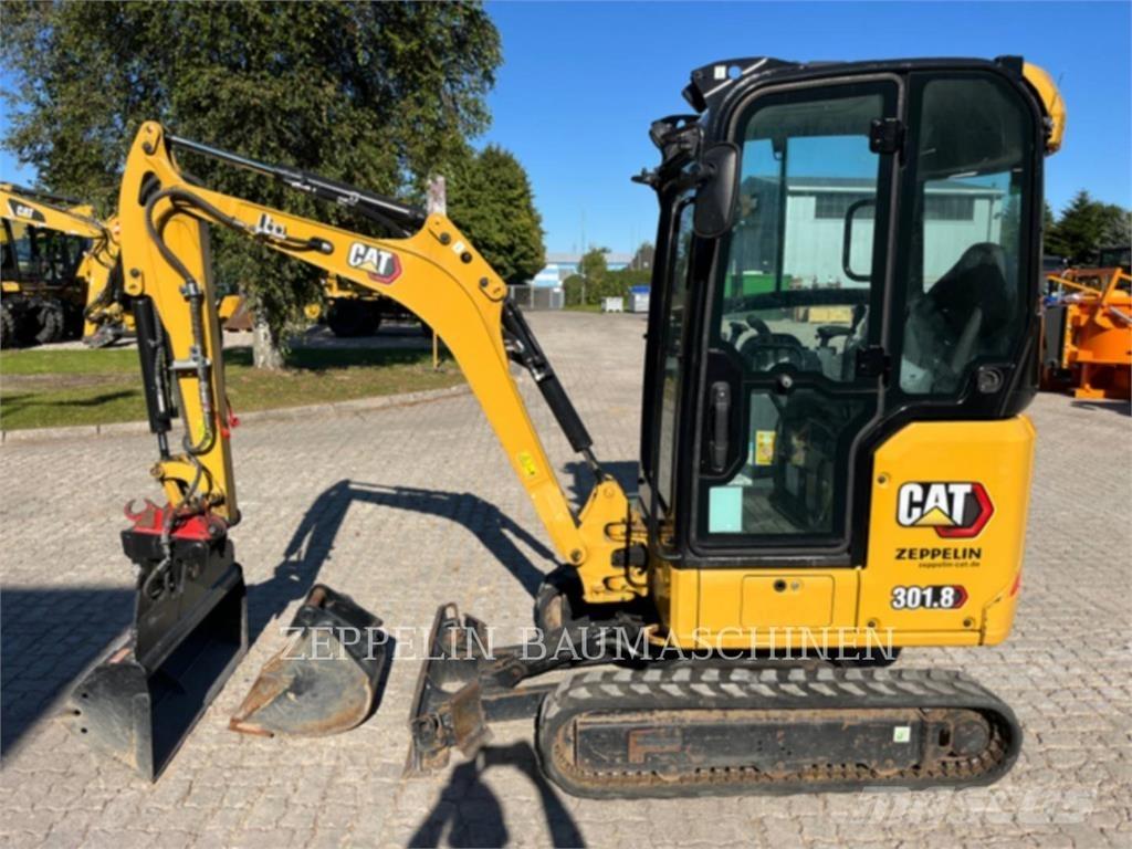 CAT 301.8-05A حفارات زحافة