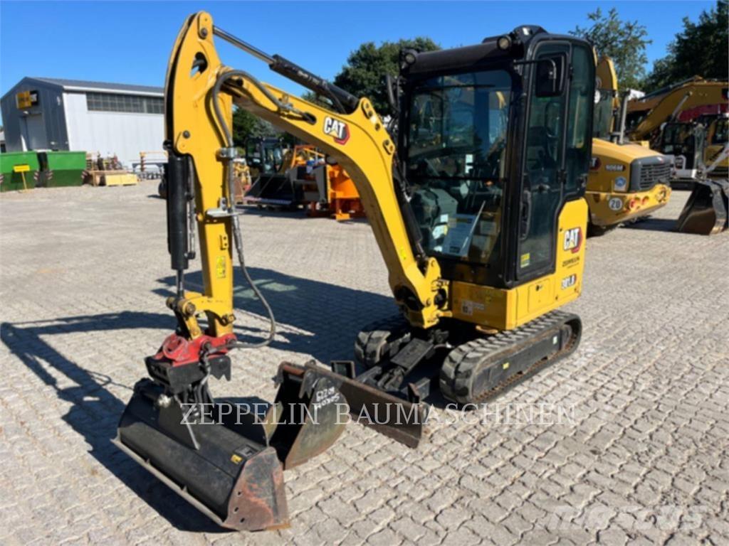 CAT 301.8-05A حفارات زحافة