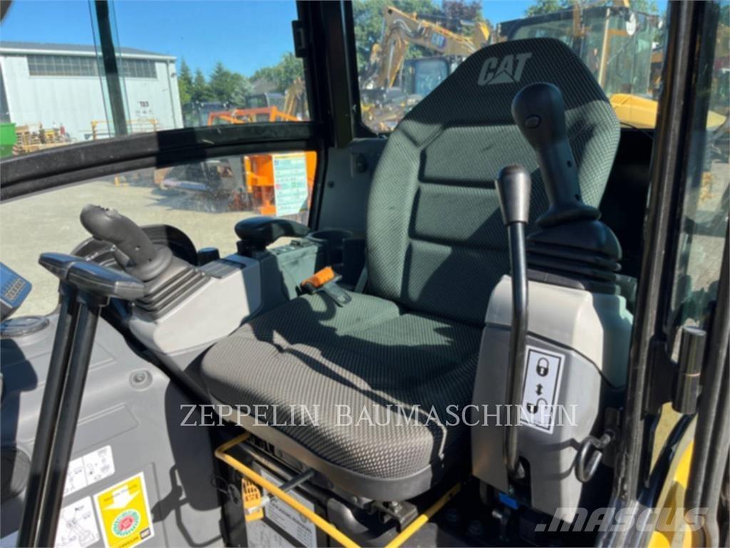 CAT 301.8-05A حفارات زحافة