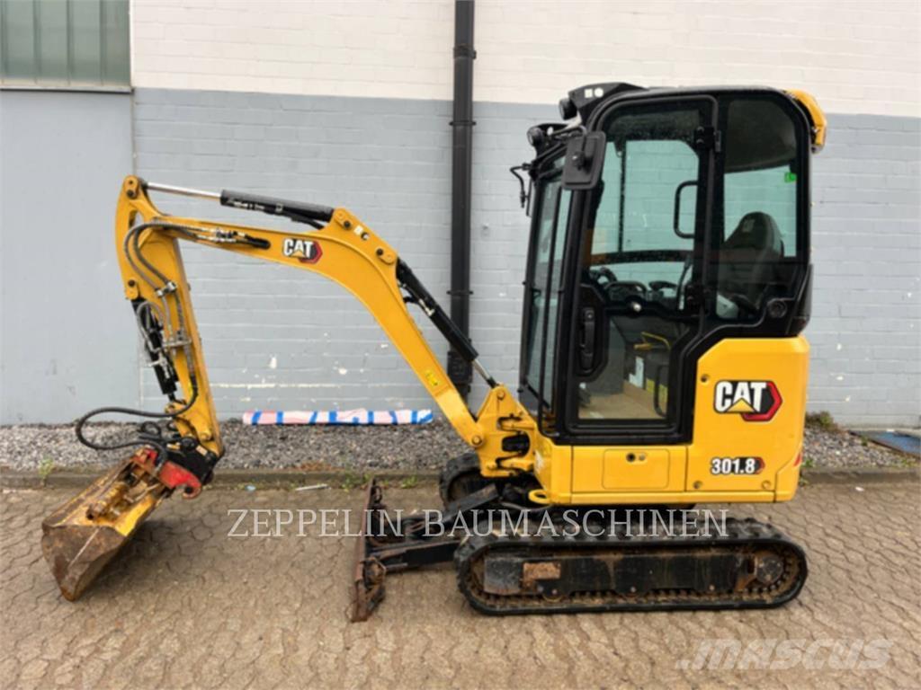 CAT 301.8-05A حفارات زحافة