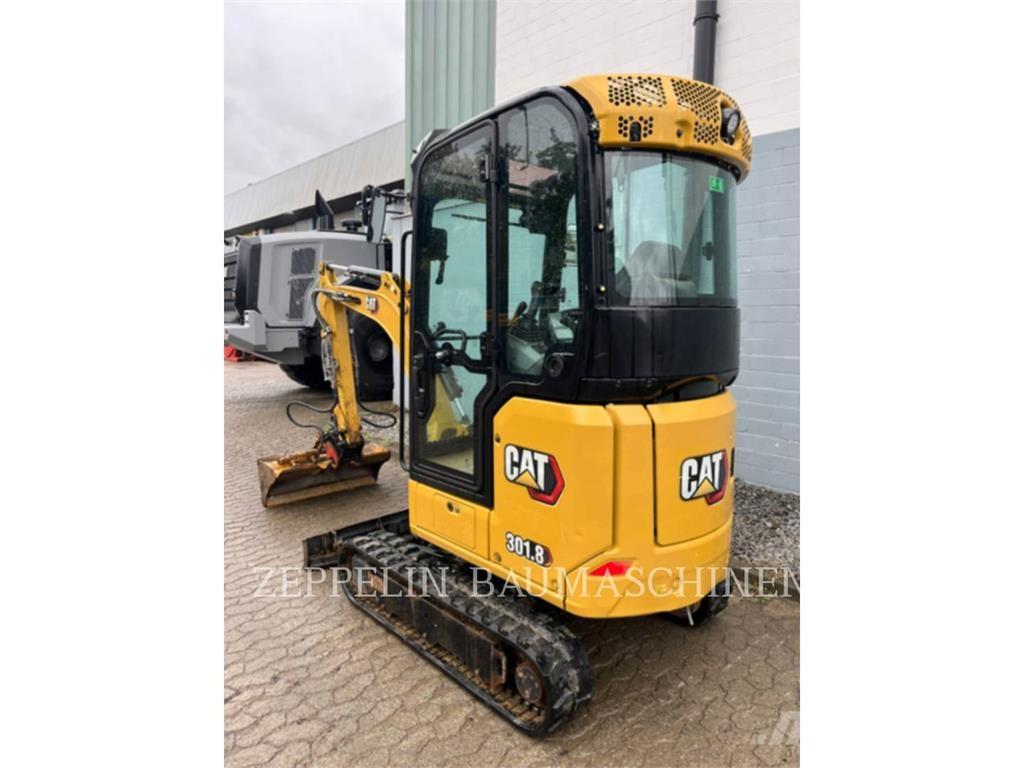 CAT 301.8-05A حفارات زحافة