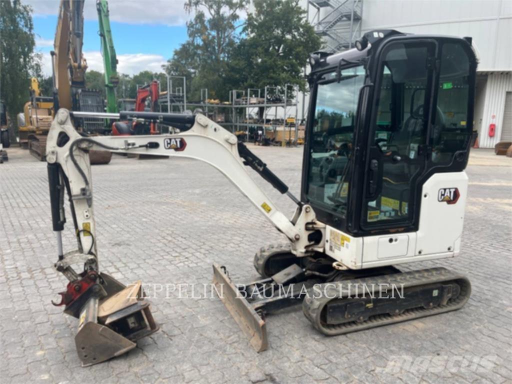 CAT 301.8-05A حفارات زحافة
