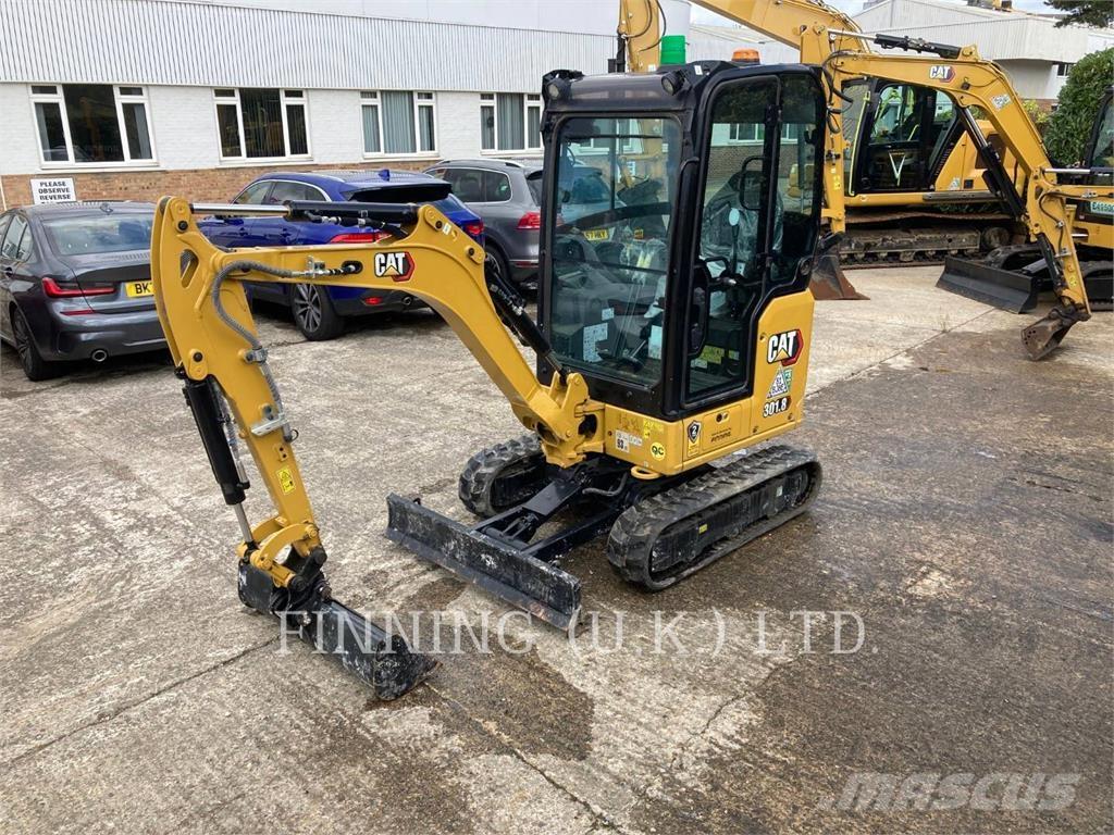 CAT 301.8-05A حفارات زحافة