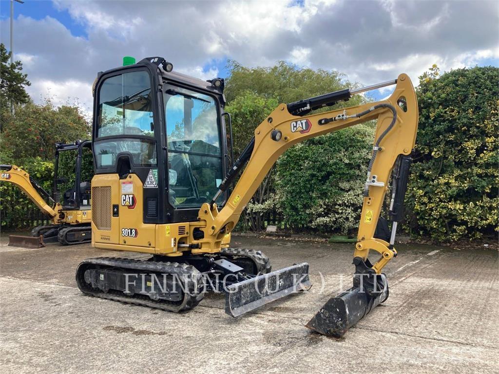 CAT 301.8-05A حفارات زحافة