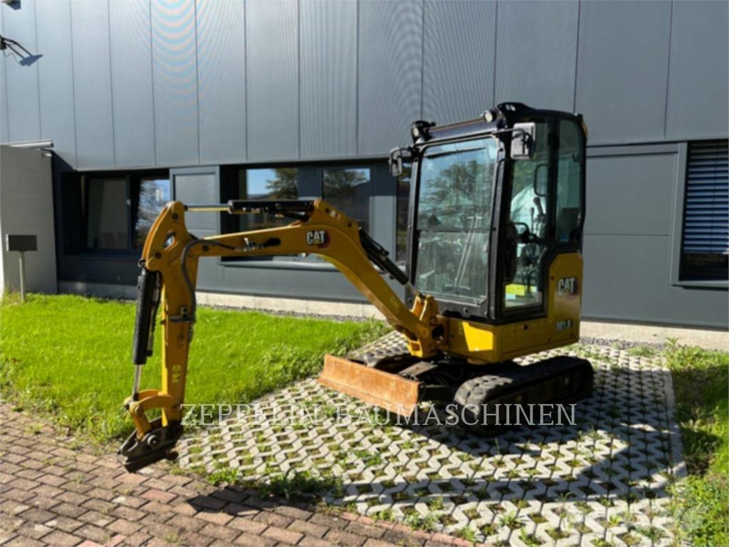 CAT 301.8-05A حفارات زحافة