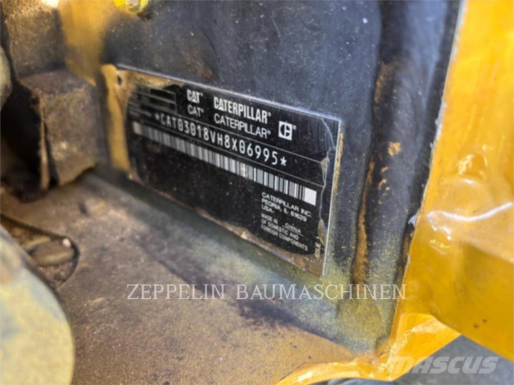 CAT 301.8-05A حفارات زحافة