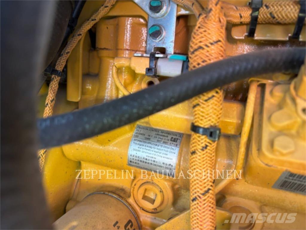 CAT 301.8-05A حفارات زحافة