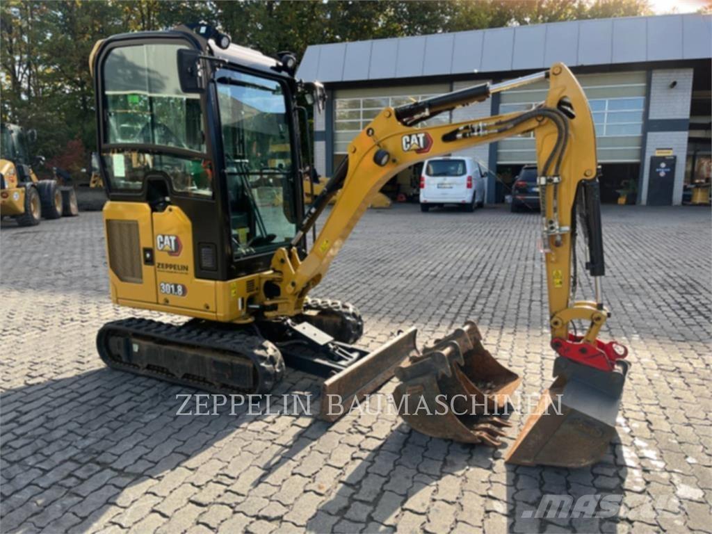 CAT 301.8-05A حفارات زحافة