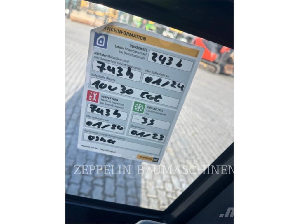 CAT 301.8-05A حفارات زحافة