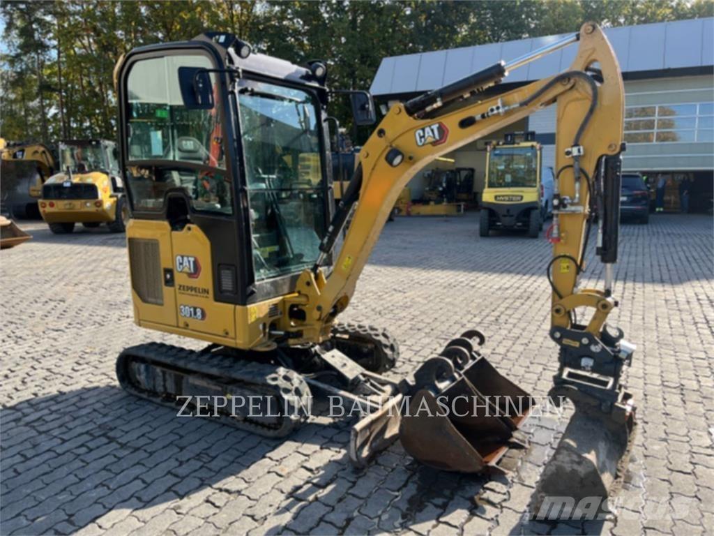 CAT 301.8-05A حفارات زحافة