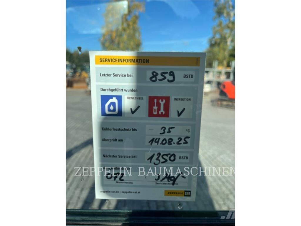 CAT 301.8-05A حفارات زحافة