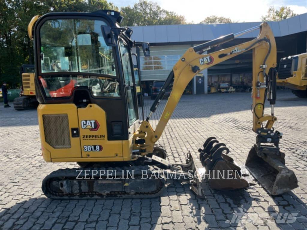 CAT 301.8-05A حفارات زحافة