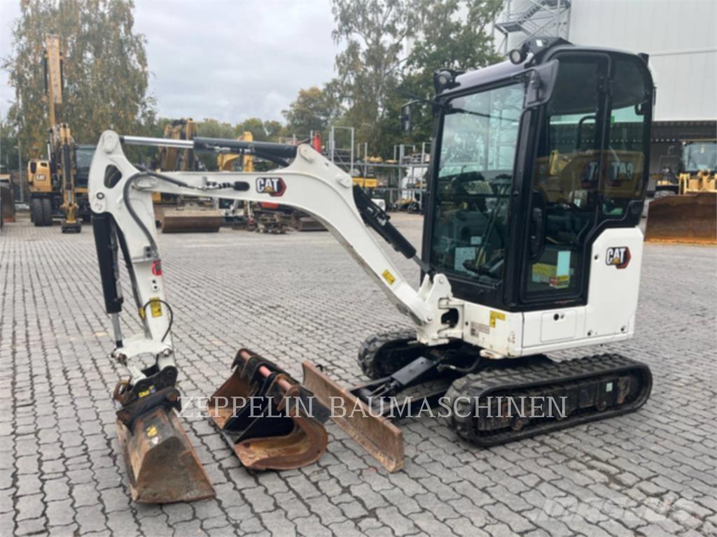 CAT 301.8-05A حفارات زحافة