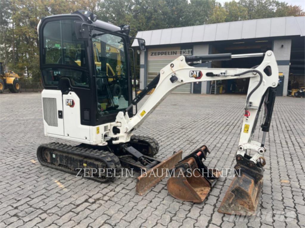 CAT 301.8-05A حفارات زحافة