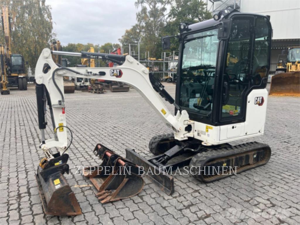 CAT 301.8-05A حفارات زحافة