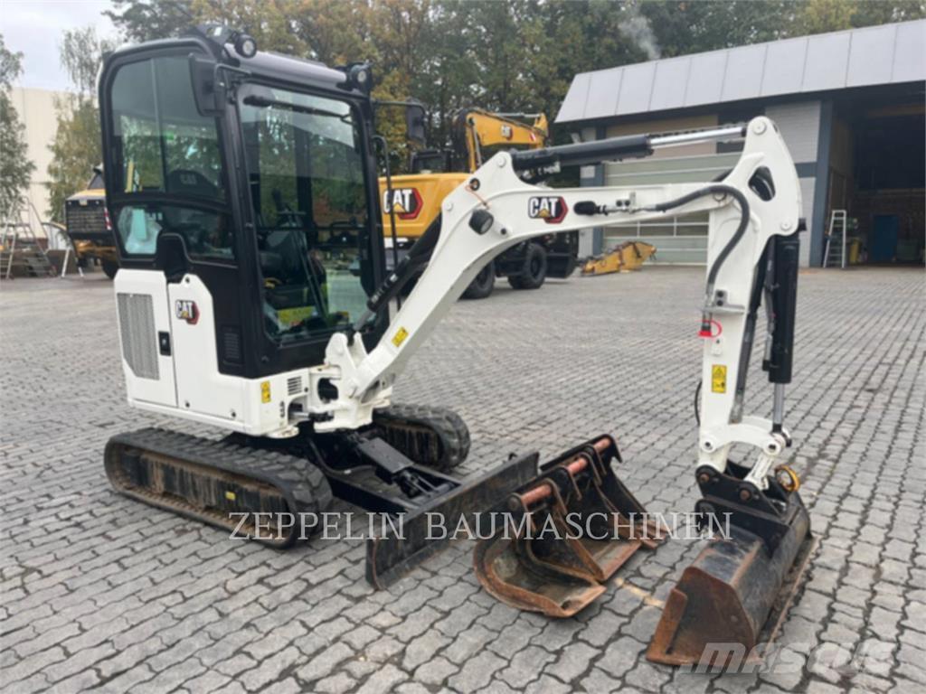 CAT 301.8-05A حفارات زحافة