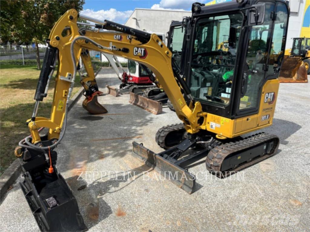 CAT 301.8-05A حفارات زحافة