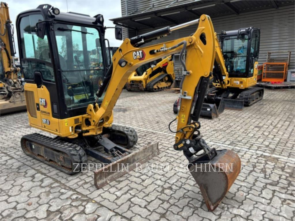 CAT 301.8-05A حفارات زحافة