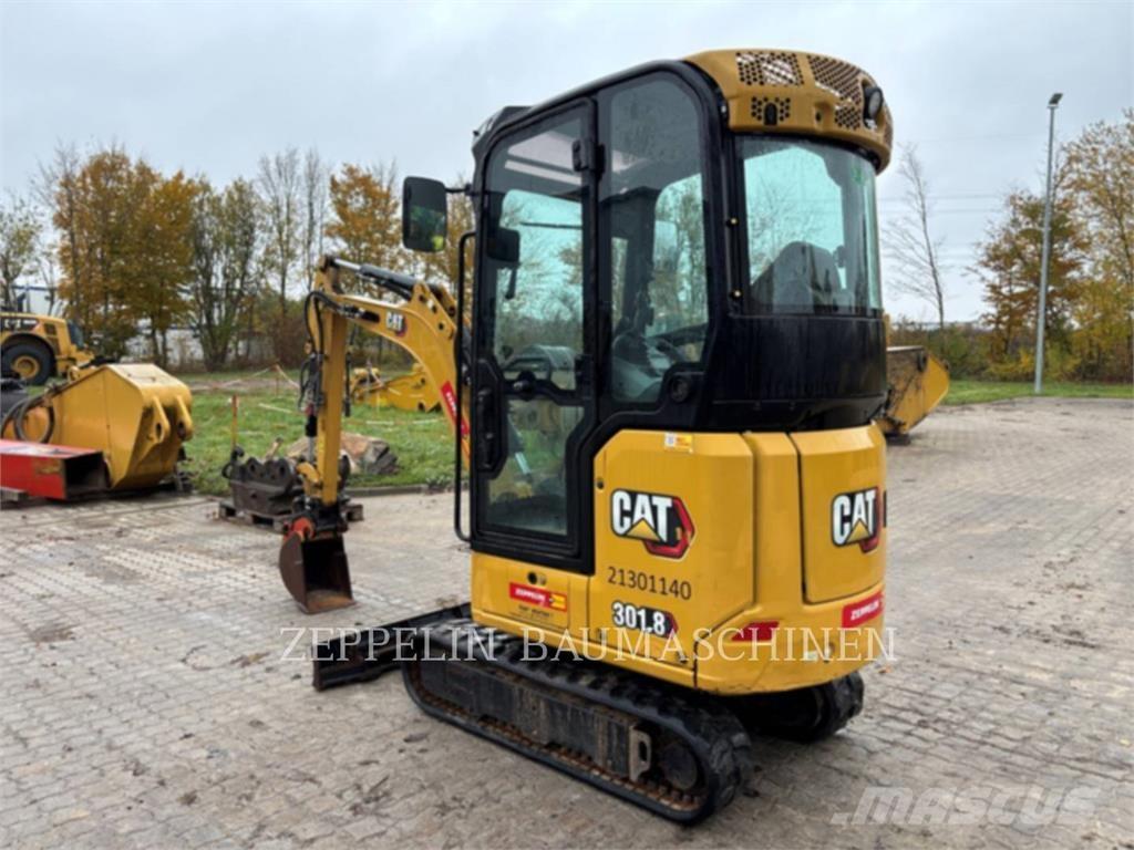 CAT 301.8-05A حفارات زحافة