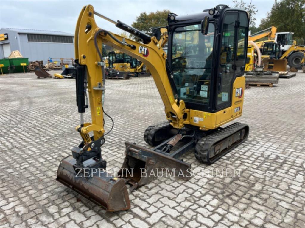 CAT 301.8-05A حفارات زحافة