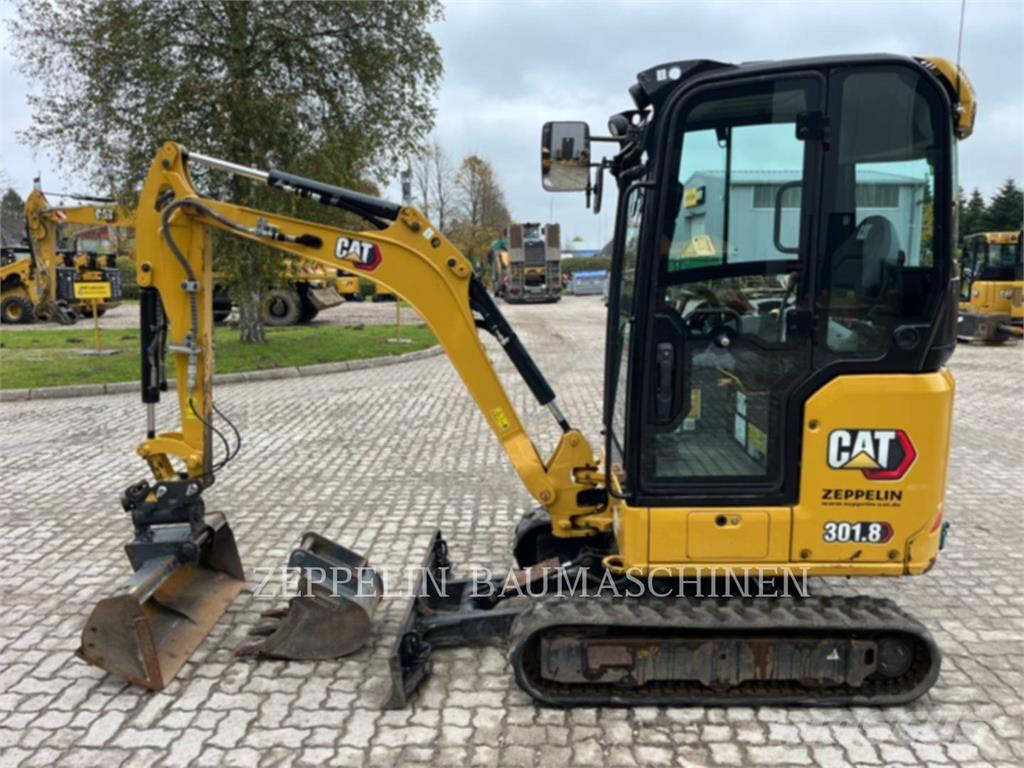 CAT 301.8-05A حفارات زحافة