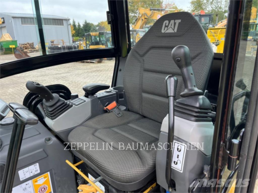 CAT 301.8-05A حفارات زحافة