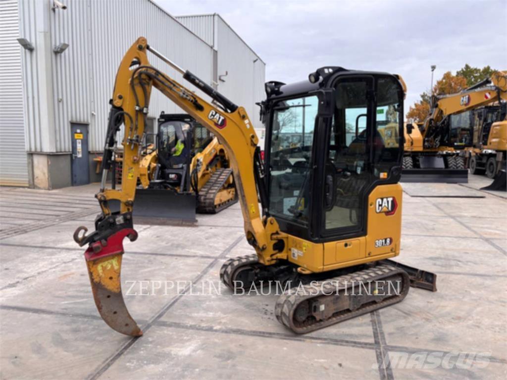 CAT 301.8-05A حفارات زحافة