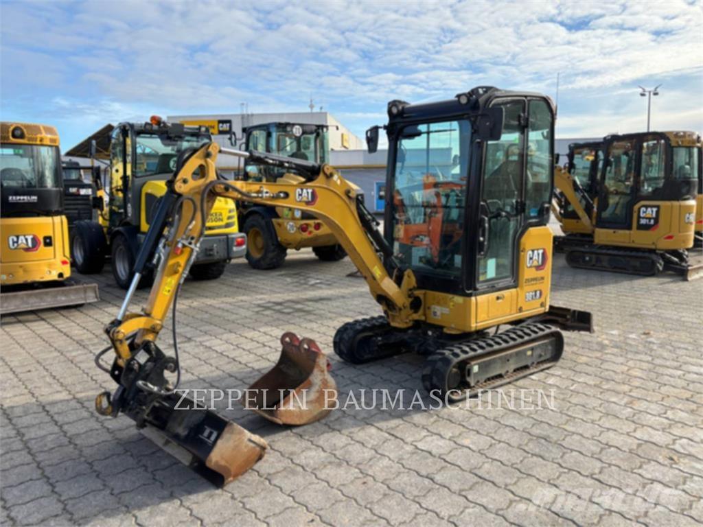 CAT 301.8-05A حفارات زحافة