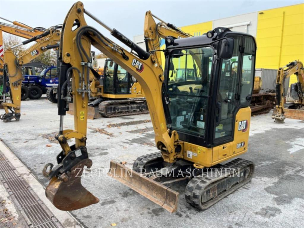 CAT 301.8-05A حفارات زحافة