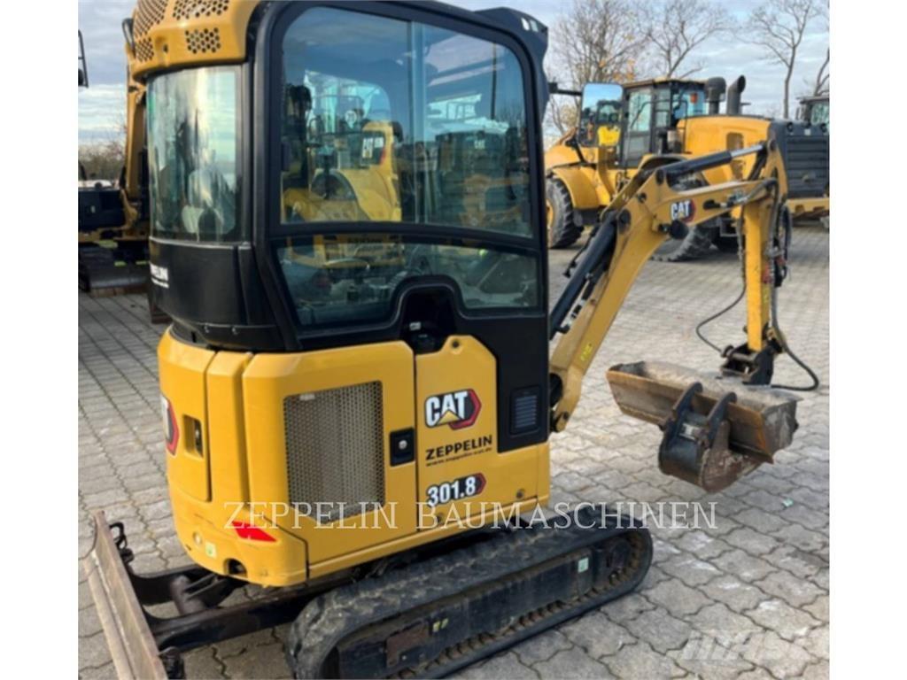 CAT 301.8-05A حفارات زحافة