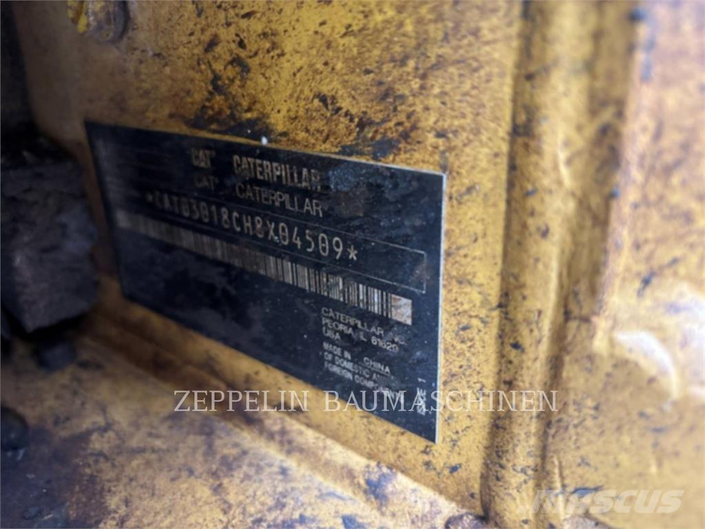 CAT 301.8-05A حفارات زحافة