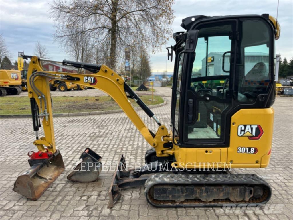 CAT 301.8-05A حفارات زحافة