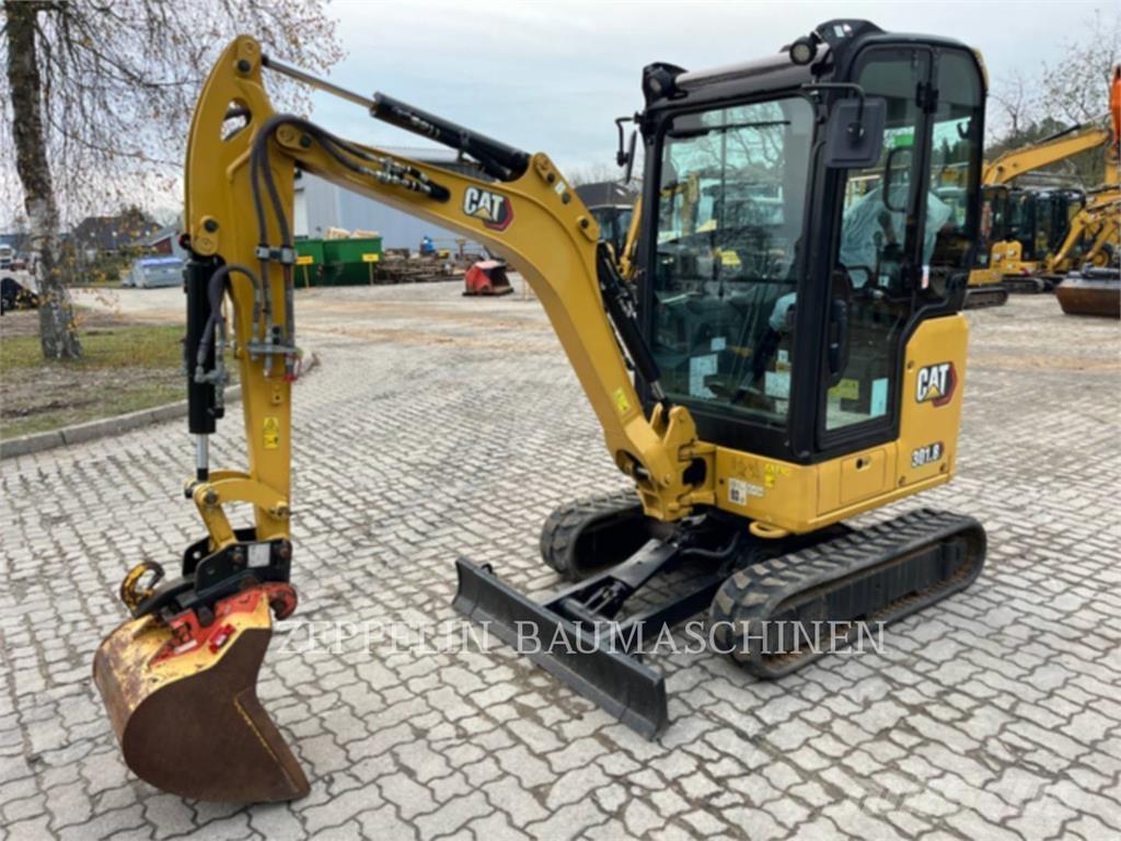 CAT 301.8-05A حفارات زحافة