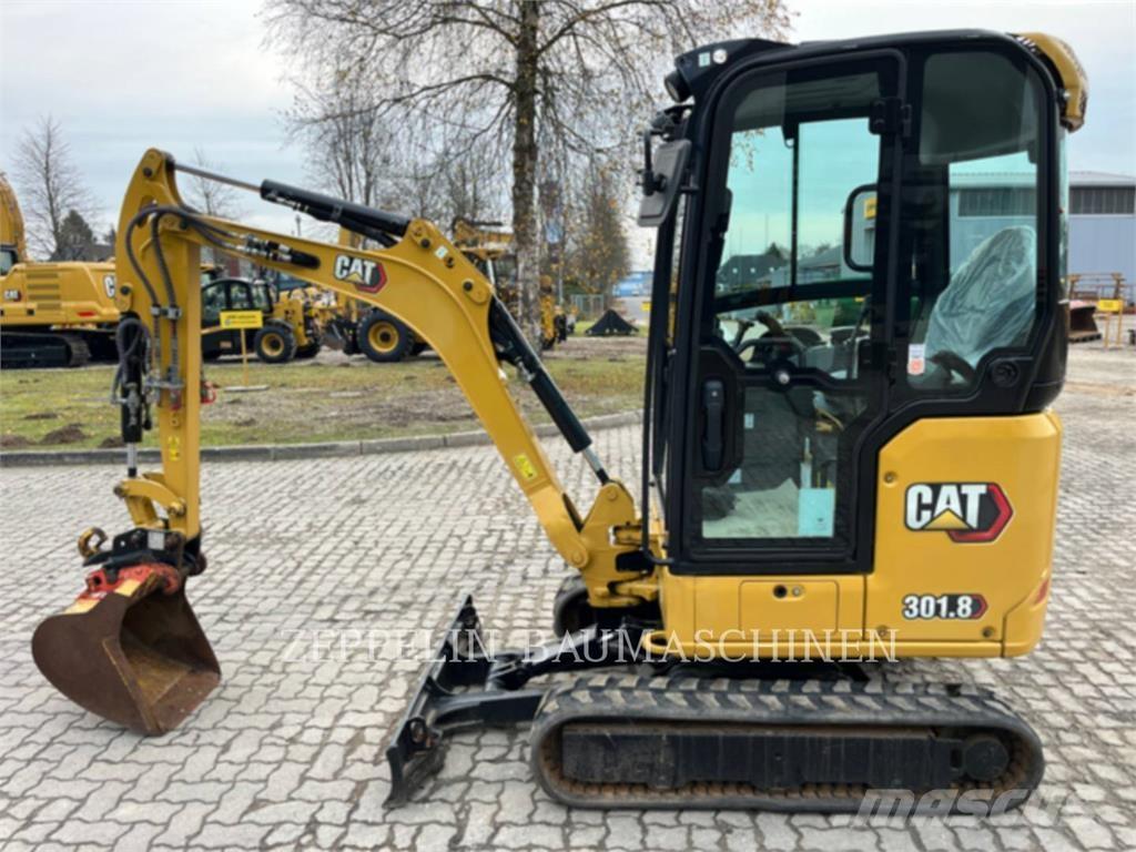 CAT 301.8-05A حفارات زحافة