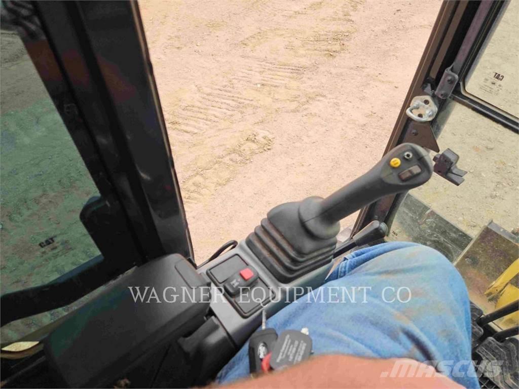 CAT 301.805 حفارات زحافة