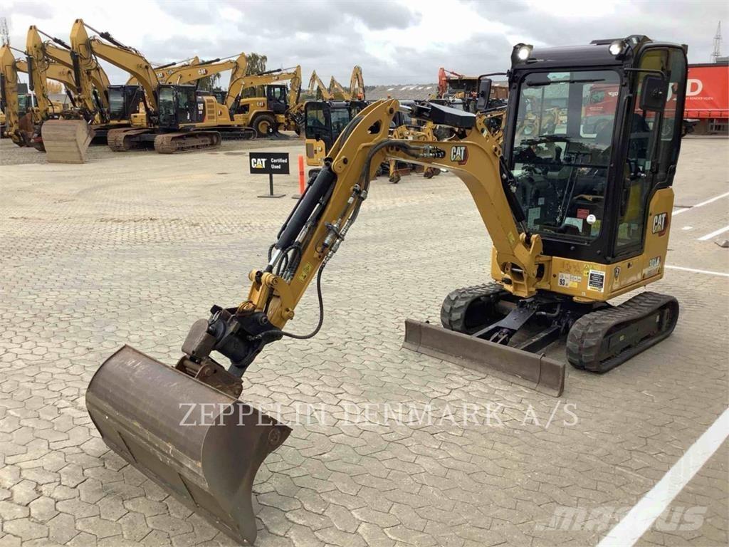 CAT 301.805 حفارات زحافة