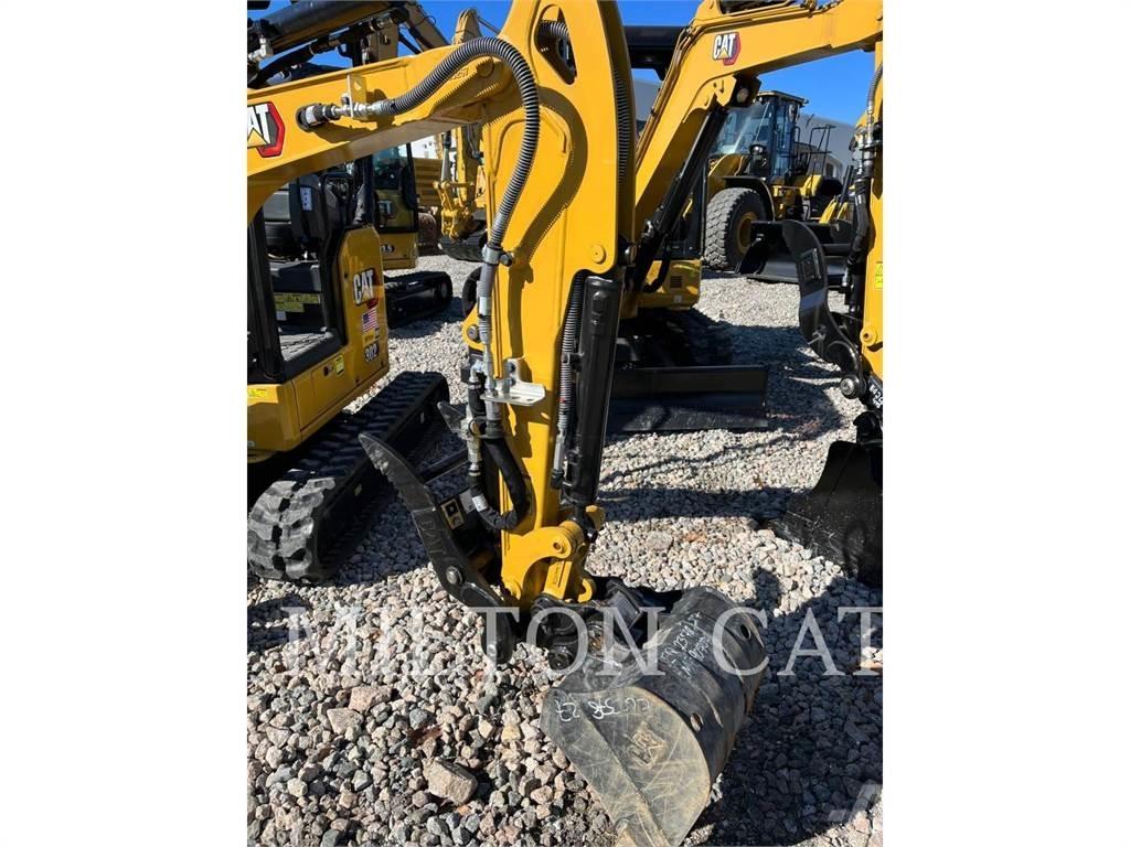 CAT 302 حفارات زحافة